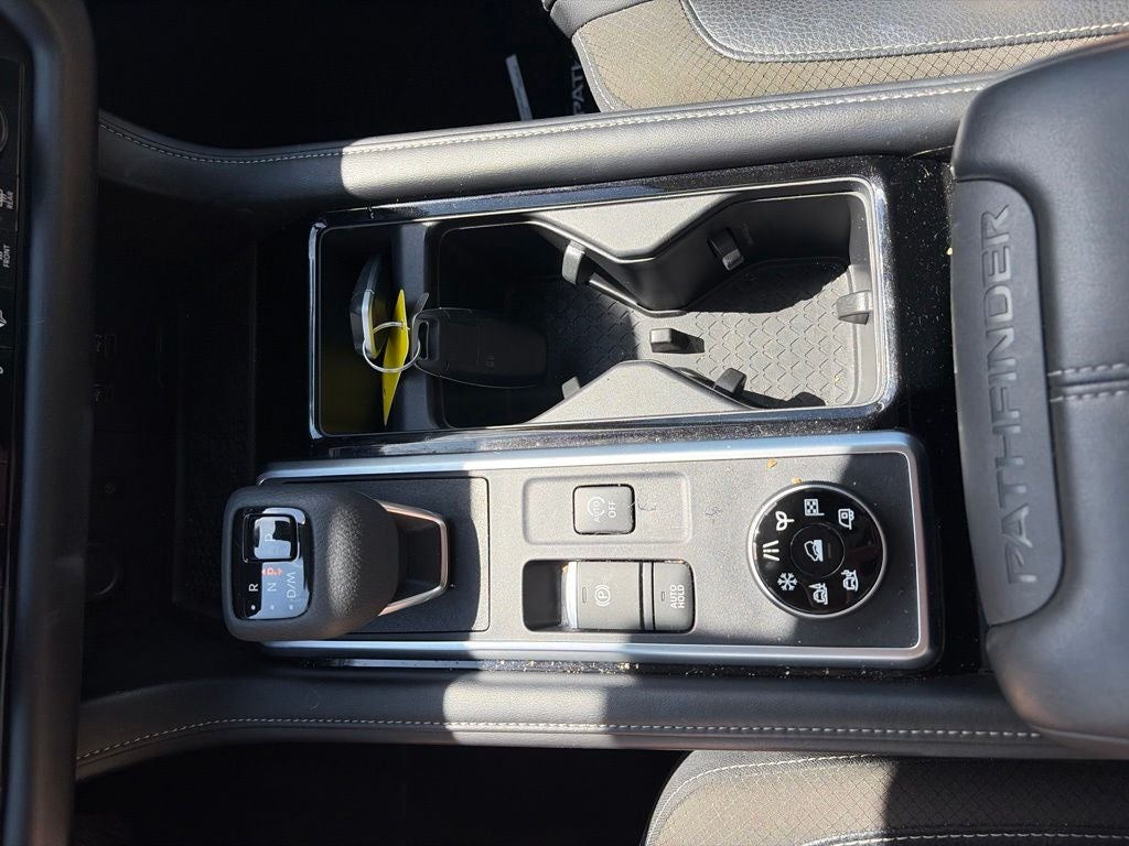 2024 Nissan Pathfinder SL