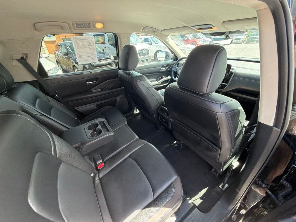 2024 Nissan Pathfinder SL
