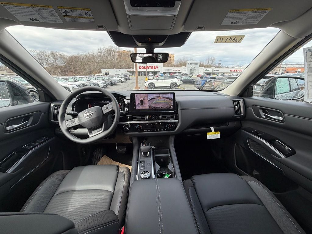 2026 Nissan Pathfinder SL