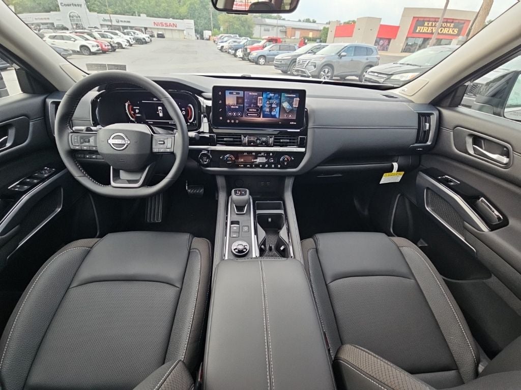 2026 Nissan Pathfinder SL