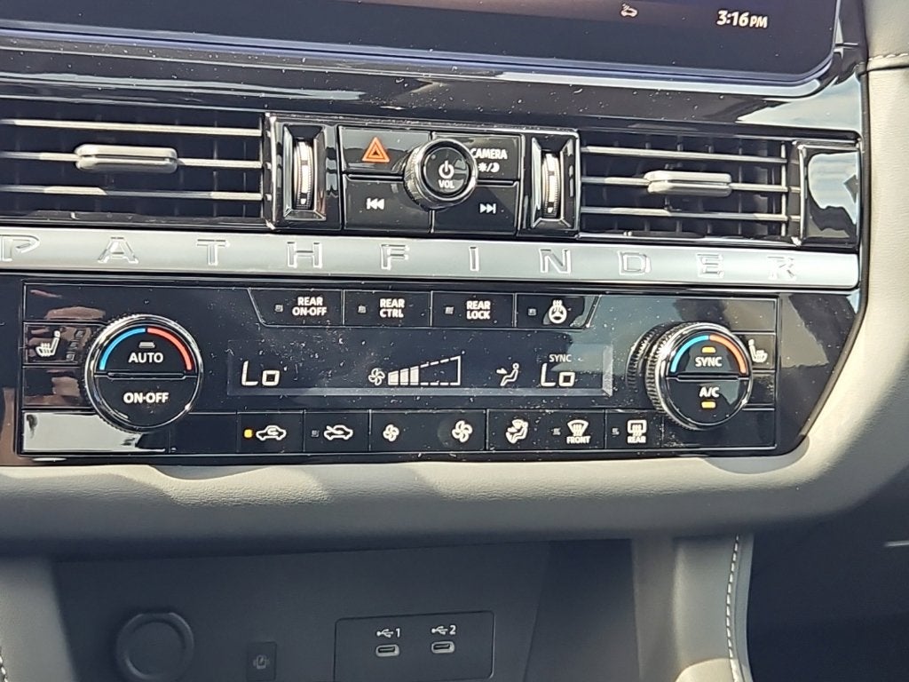 2026 Nissan Pathfinder SL