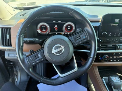 2023 Nissan Pathfinder Platinum