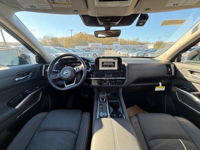 2025 Nissan Pathfinder Platinum