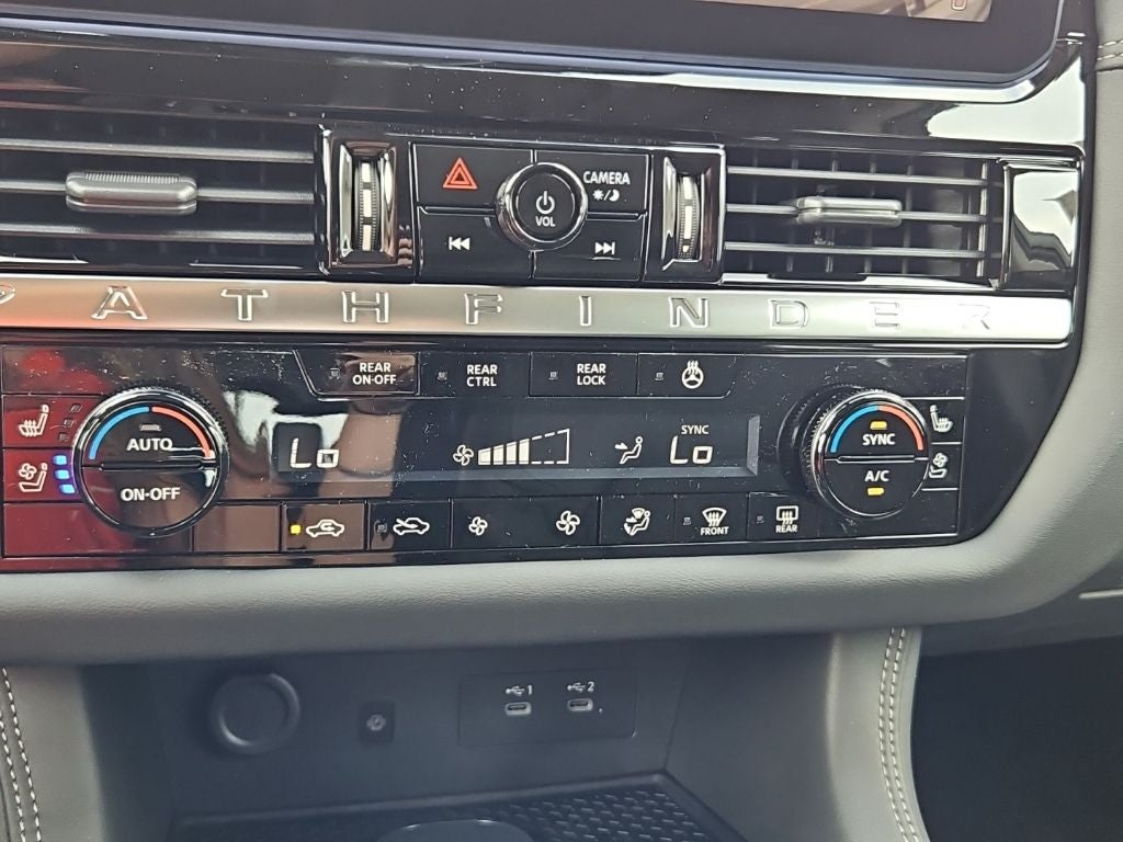 2026 Nissan Pathfinder Platinum