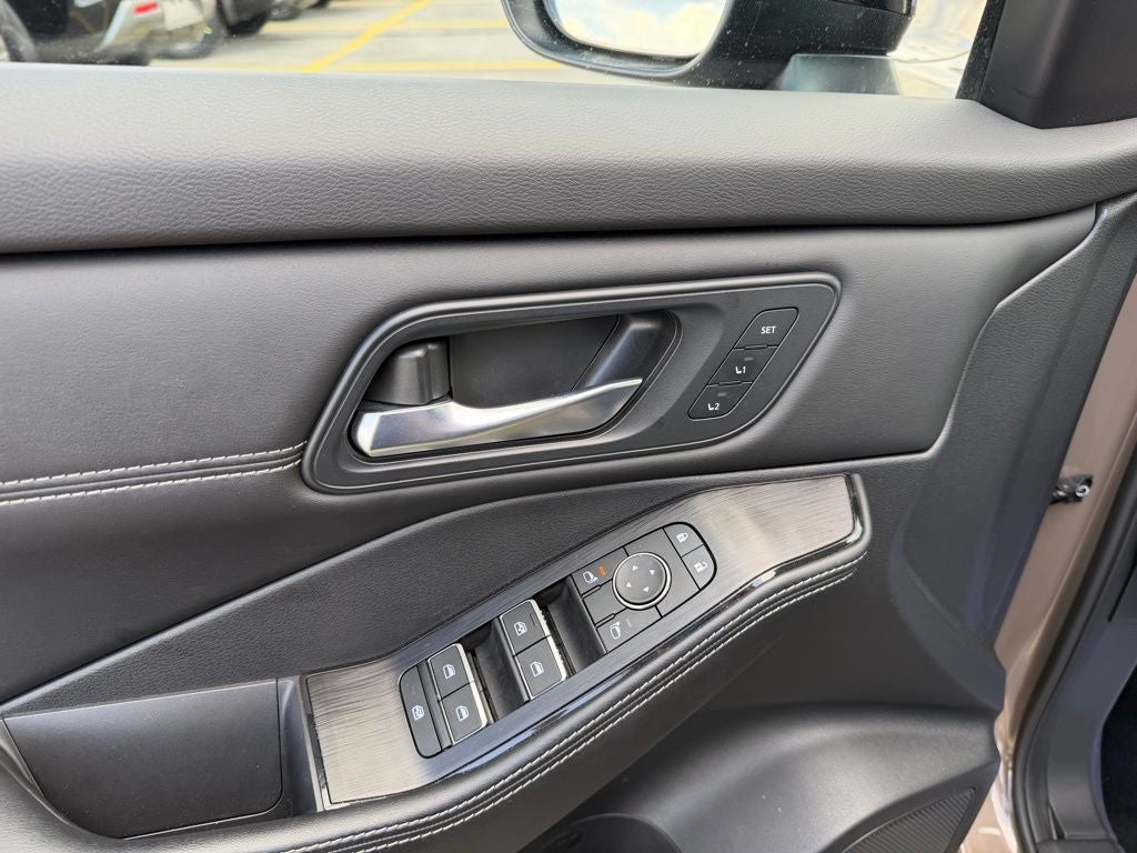 2025 Nissan Rogue SL