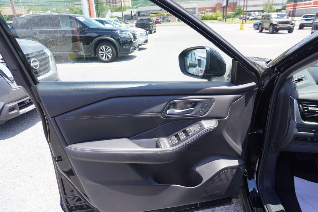2025 Nissan Rogue SL