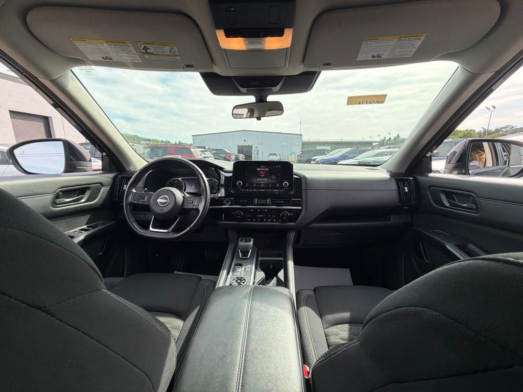 2023 Nissan Pathfinder SV