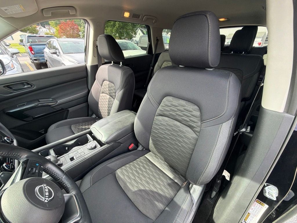 2023 Nissan Pathfinder SV