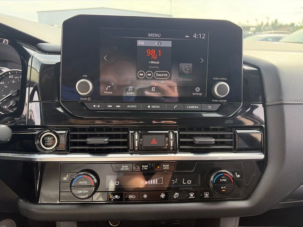 2023 Nissan Pathfinder SV