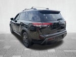 2023 Nissan Pathfinder SV