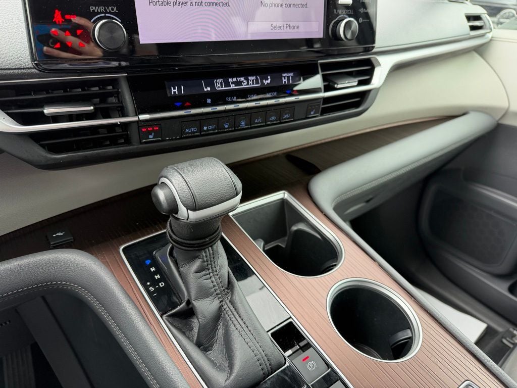 2022 Toyota Sienna XLE 8 Passenger