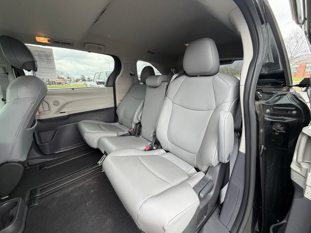 2022 Toyota Sienna XLE 8 Passenger