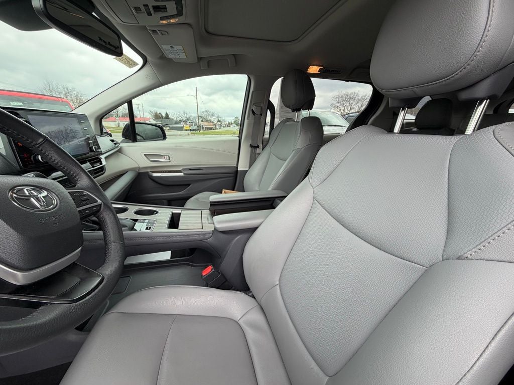 2022 Toyota Sienna XLE 8 Passenger