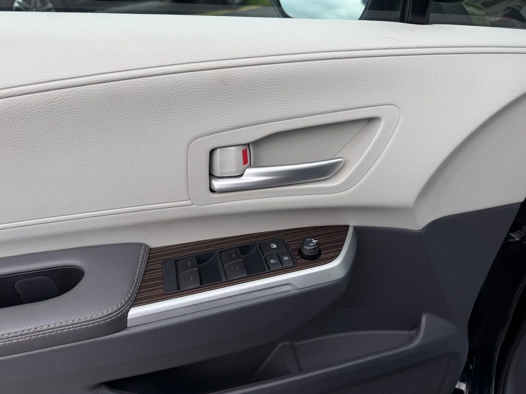 2022 Toyota Sienna XLE 8 Passenger