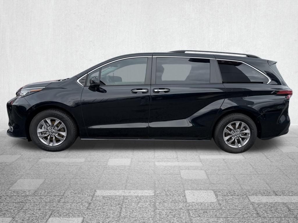 2022 Toyota Sienna XLE 8 Passenger