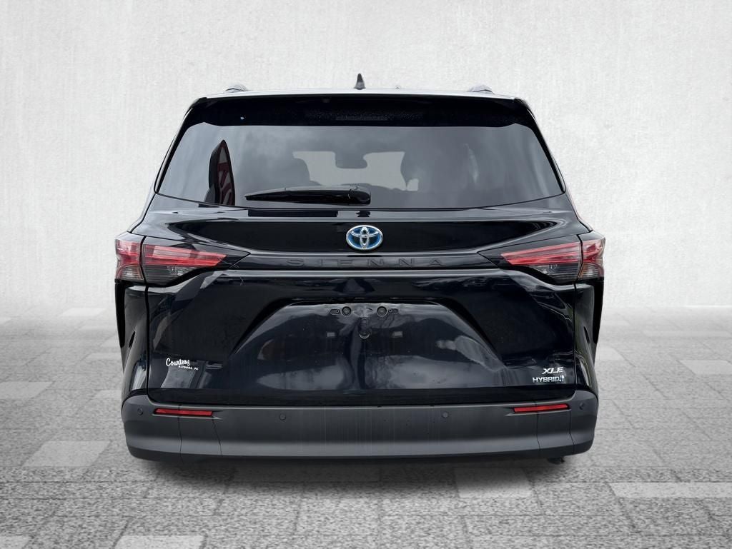 2022 Toyota Sienna XLE 8 Passenger