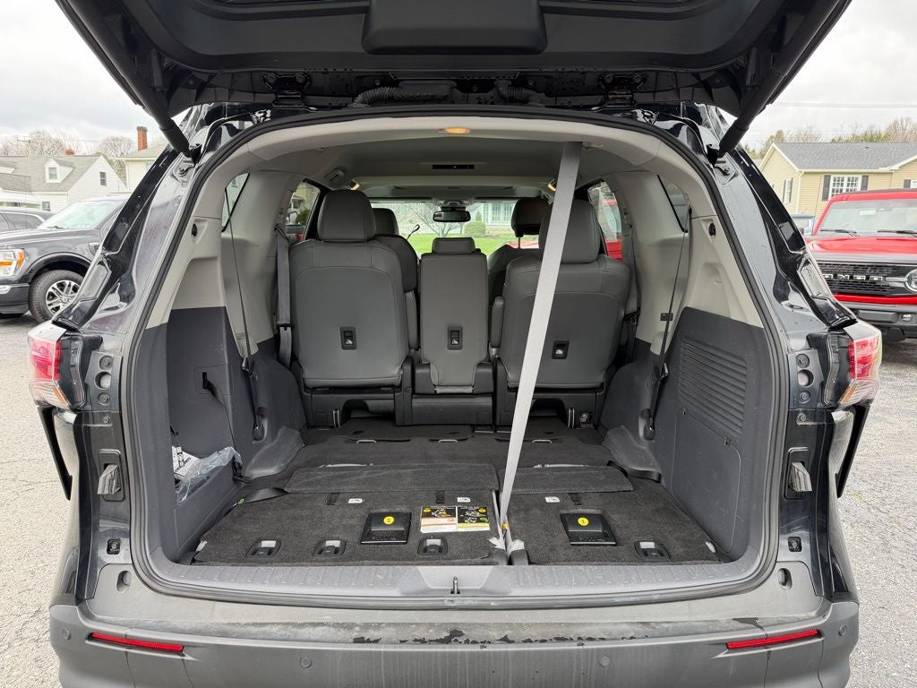 2022 Toyota Sienna XLE 8 Passenger