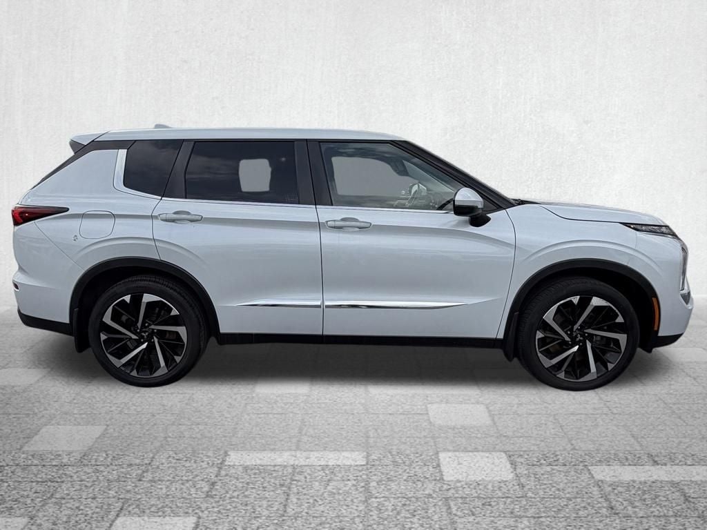 2022 Mitsubishi Outlander ES