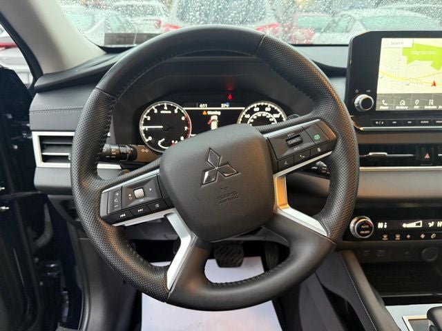 2022 Mitsubishi Outlander Base