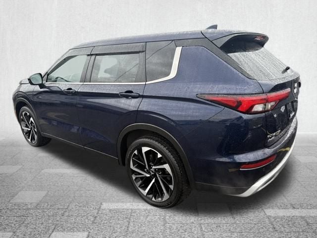 2022 Mitsubishi Outlander Base