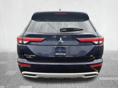 2022 Mitsubishi Outlander Base