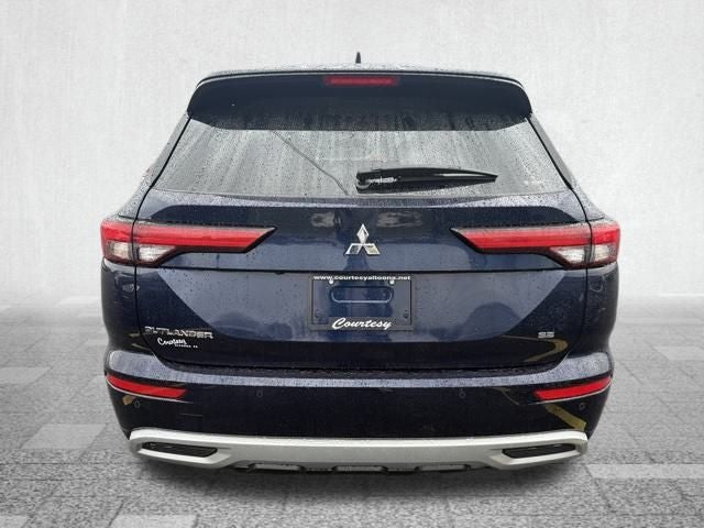 2022 Mitsubishi Outlander Base