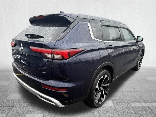 2022 Mitsubishi Outlander Base