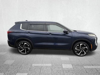 2022 Mitsubishi Outlander Base