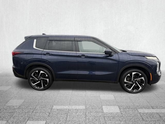 2022 Mitsubishi Outlander Base