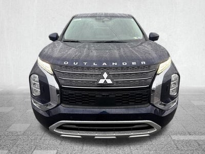 2022 Mitsubishi Outlander Base
