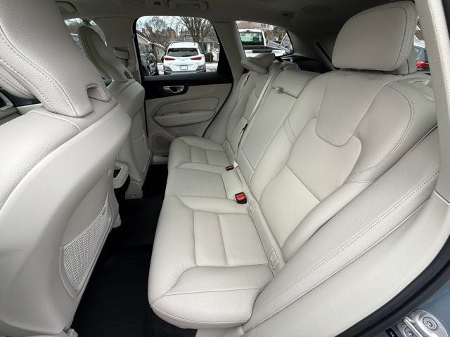 2023 Volvo XC60 B5 Plus Dark Theme