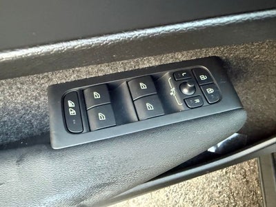 2025 Volvo XC40 B5 Ultra Dark Theme