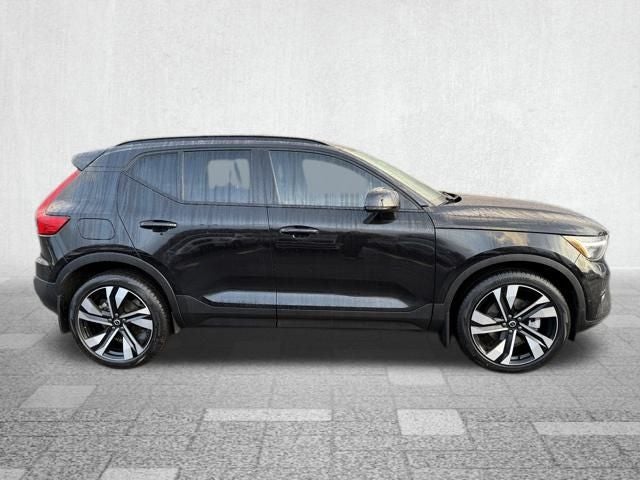 2025 Volvo XC40 B5 Ultra Dark Theme