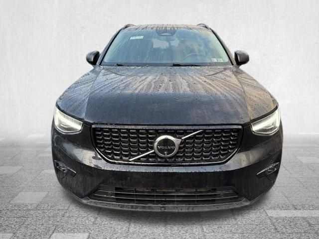 2025 Volvo XC40 B5 Ultra Dark Theme